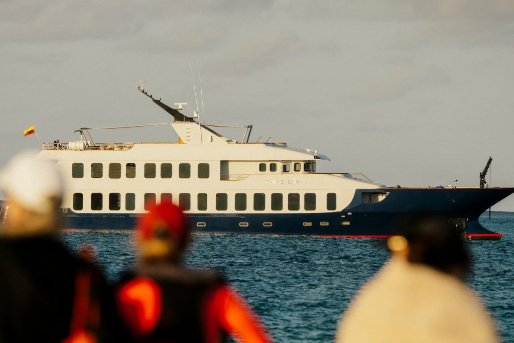 Galapagos southern islands travel guide Española